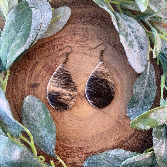 NWT Genuine Cowhide Handmade Lightweight Teardrop Western Dangle Drop Earrings - Picture 3 of 10